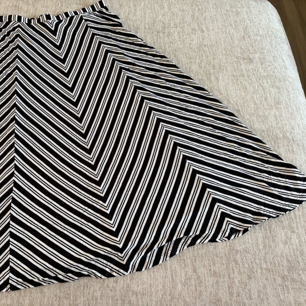 Falls Creek Black and White Chevron Maxi Skirt